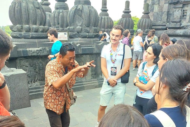 Yogyakarta Sunrise Above the Clouds: Guided Borobudur & Prambanan Day Tour photo 4