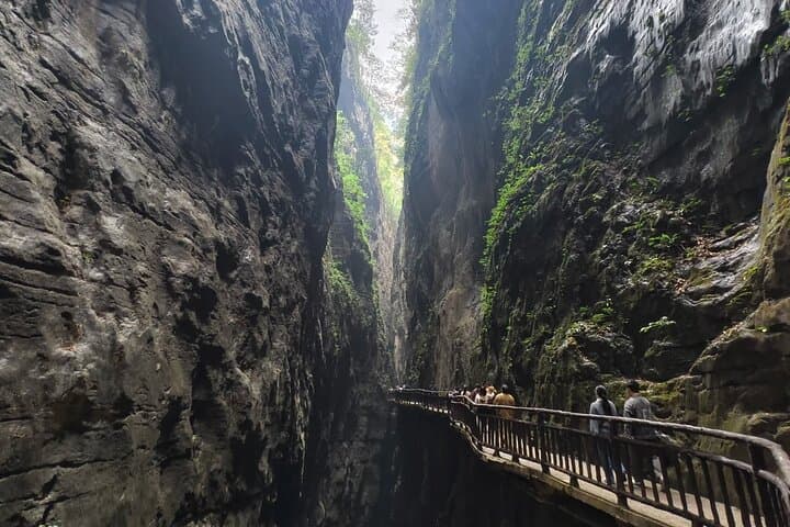 2-Day Chongqing Adventure: 816 Nuclear Plant, Wuling Canyon & Three Natural Bridges photo 5
