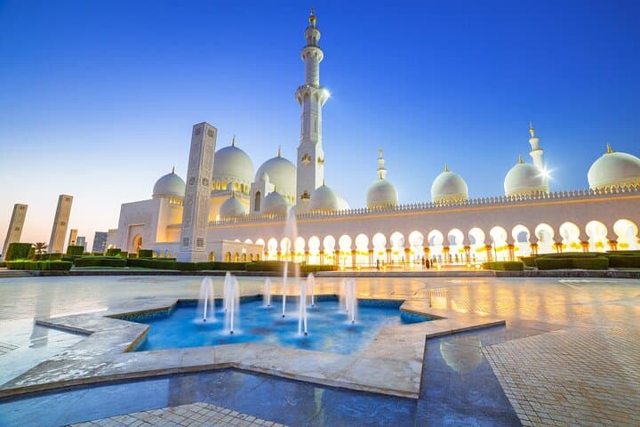 Full-Day Abu Dhabi Private Tour: Sheikh Zayed, Heritage Village & Corniche