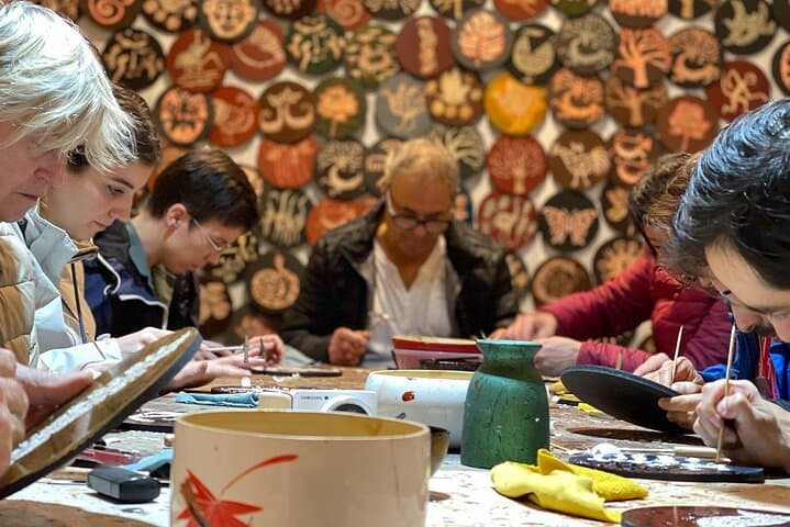 Hanoi Craft Villages Day Tour: Hat, Lacquer & Incense Workshops