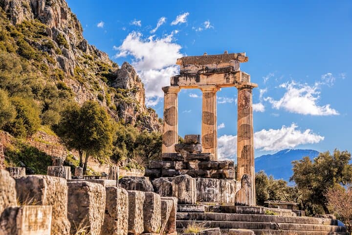 Delphi and Thermopylae Full-Day Tour: Battlefields, Oracle & Mountain Views