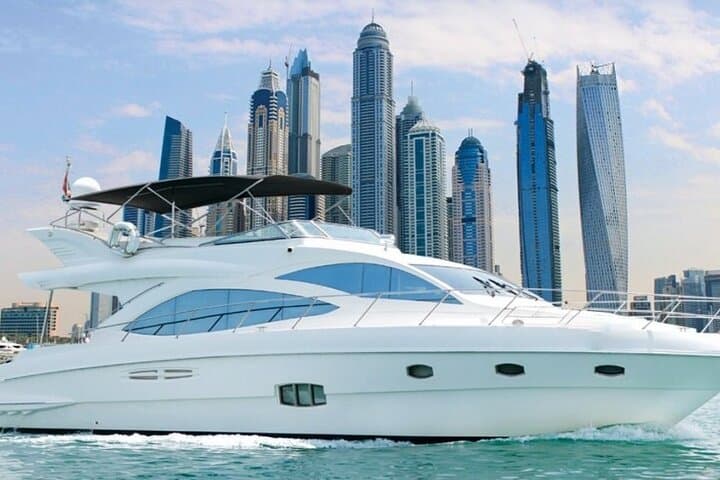 Private Dubai Celebration Yacht Cruise: Palm Jumeirah & Burj Al Arab Views