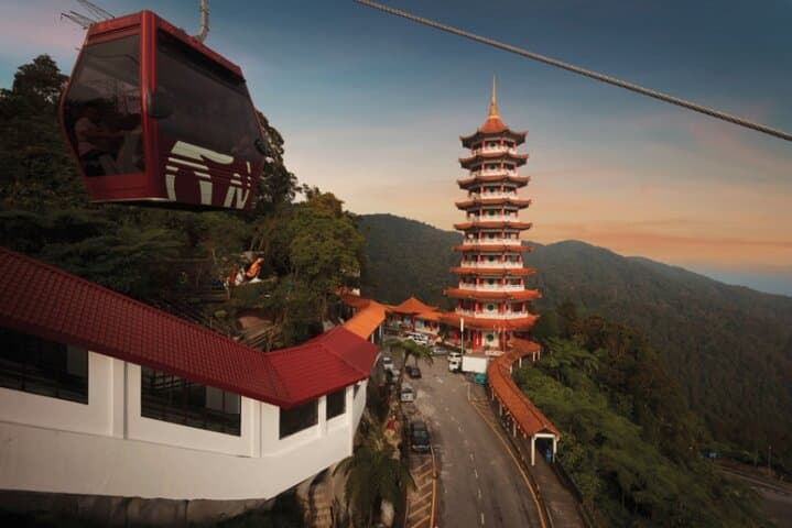Awana Skyway Cable Car to Genting Highlands: Chin Swee, Views & Premium Outlets photo 2
