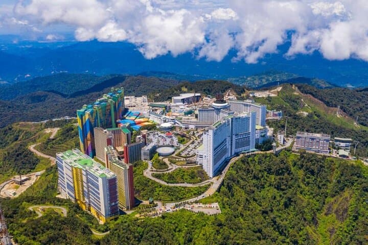 Awana Skyway Cable Car to Genting Highlands: Chin Swee, Views & Premium Outlets photo 4