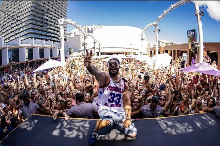 VIP Vegas Pool Crawl: Skip Lines, Party Bus & Dayclub Access photo 5