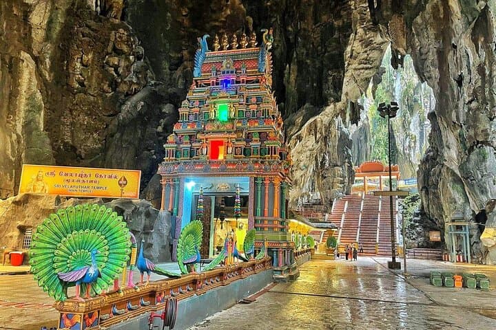 Batu Caves Half-Day Escape: Batik, Shrine Steps & Limestone Caverns photo 5