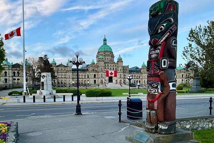 Accessible Victoria Van Tour: Butchart Gardens & Inner Harbour Highlights