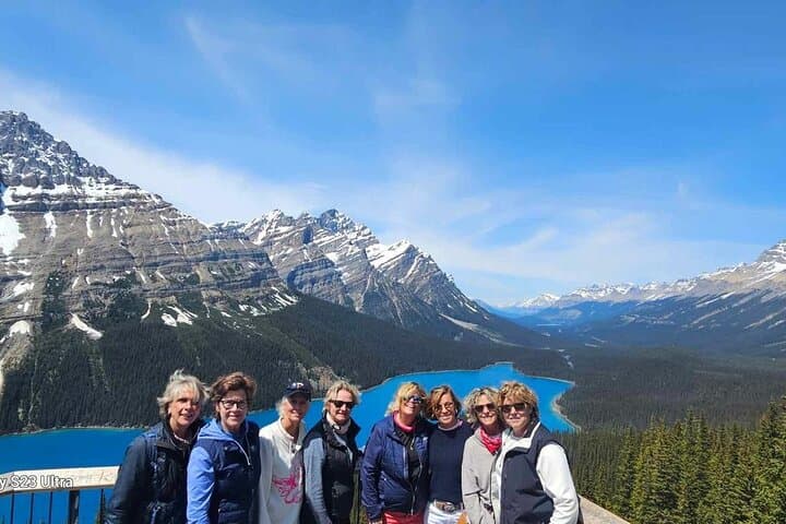 Icefields Parkway Private Tour: Lake Louise, Moraine & Peyto Scenic Drive photo 2
