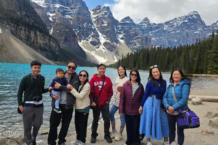 Icefields Parkway Private Tour: Lake Louise, Moraine & Peyto Scenic Drive photo 5