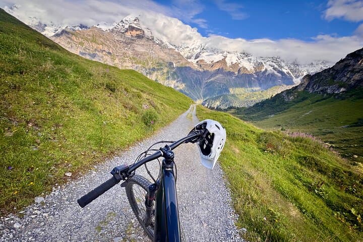 Lauterbrunnen E-Bike Tour: Trümmelbach Waterfalls & Mürren Views photo 3