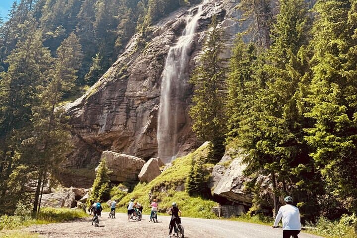 Lauterbrunnen E-Bike Tour: Trümmelbach Waterfalls & Mürren Views photo 2