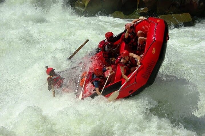 Zambezi White Water Rafting: Conquer Batoka Gorge’s Extreme Rapids photo 3