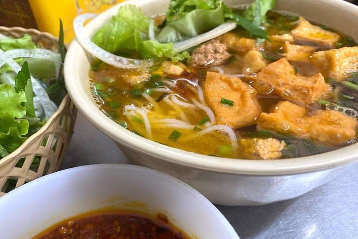 Private Walking Food Tour in Hanoi’s Old Quarter with Local Host Hang photo 1