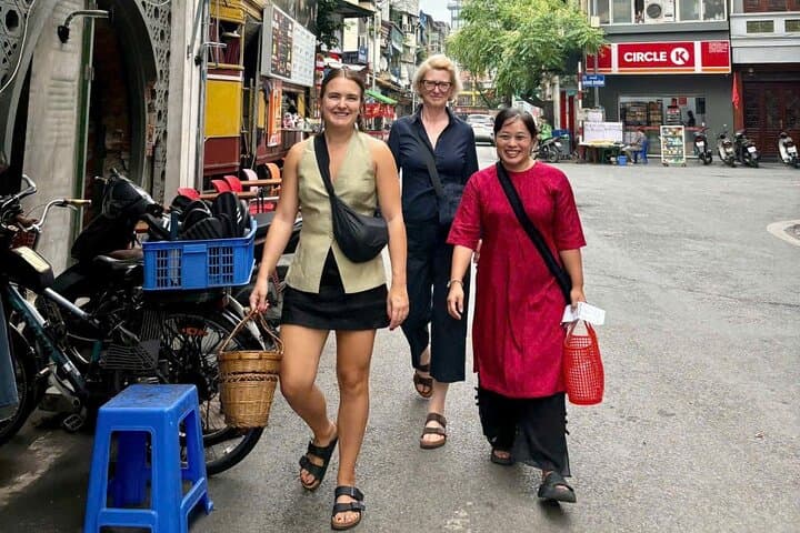 Private Walking Food Tour in Hanoi’s Old Quarter with Local Host Hang photo 2