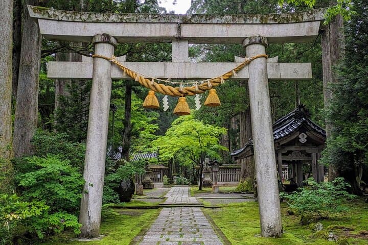 Walking Japan's Snow Corridor: Tateyama Murodo Day Tour from Kanazawa photo 4