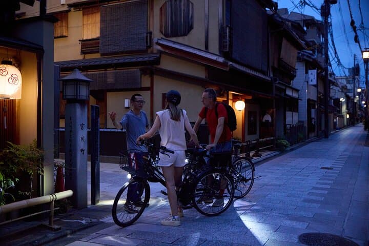 Kyoto Night E-Bike Tour Through Gion and Illuminated Temples photo 4