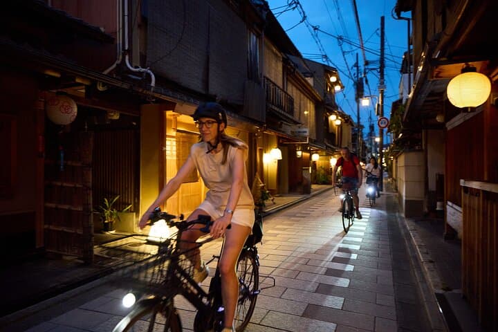 Kyoto Night E-Bike Tour Through Gion and Illuminated Temples