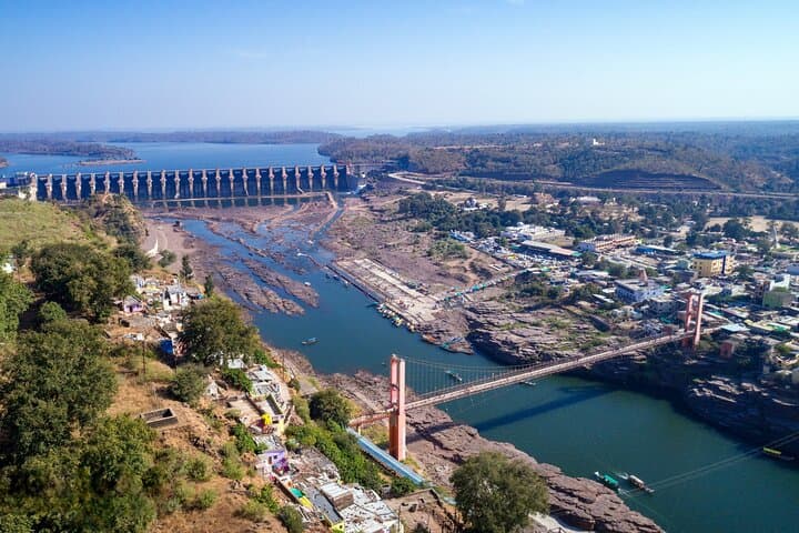 Omkareshwar & Asirgarh Fort Day Tour from Indore — Jeep to Jyotirlinga and Historic Ramparts photo 4