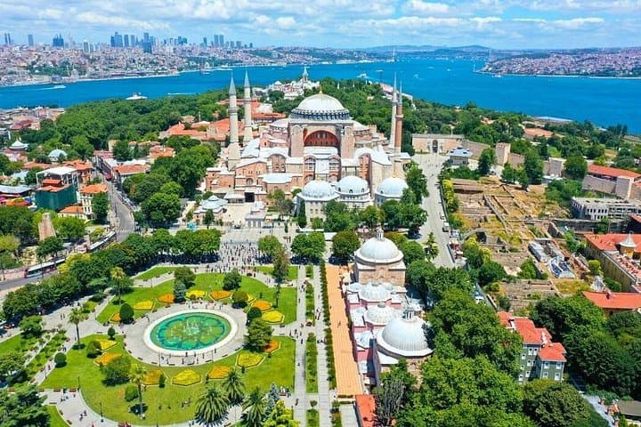 Full-Day Private Istanbul Tour from Galataport: Hagia Sophia, Topkapi & Bosphorus Drive photo 2
