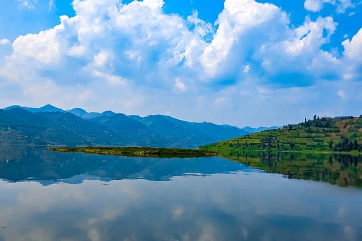 Twin Lakes Canoe and Hike: Burera & Ruhondo Scenic Day Trip photo 2