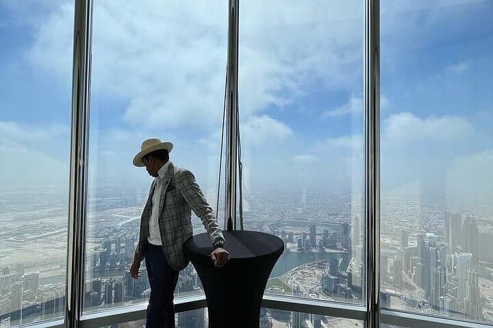 Burj Khalifa The Lounge Levels 152-154: VIP Tickets & Sky-High Views photo 4
