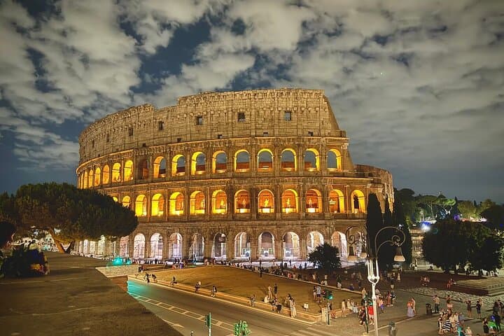Rome Night Golf Cart Tour: 2-Hour Private Evening Ride Through Illuminated Monuments photo 2