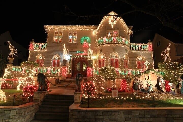 Private Dyker Heights Christmas Lights Transfer from Manhattan — 2-Hour Brooklyn Holiday Walk