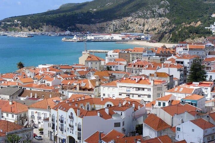 Sesimbra & Portinho da Arrábida: Full-Day Coastal Tour from Lisbon