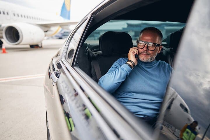 O'Hare to Downtown Chicago Private Sedan Transfer — Luxury Airport Pickup photo 3
