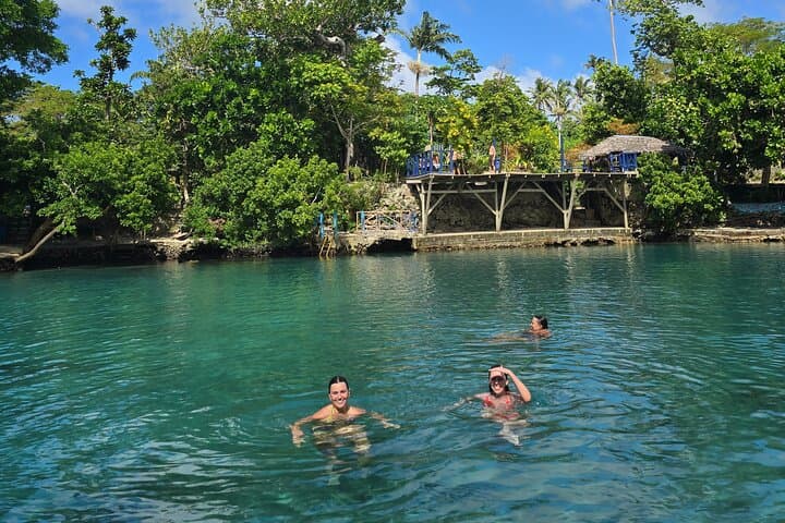 Efate Half-Day: Eton Beach, Blue Lagoon & Turtle Lunch photo 3
