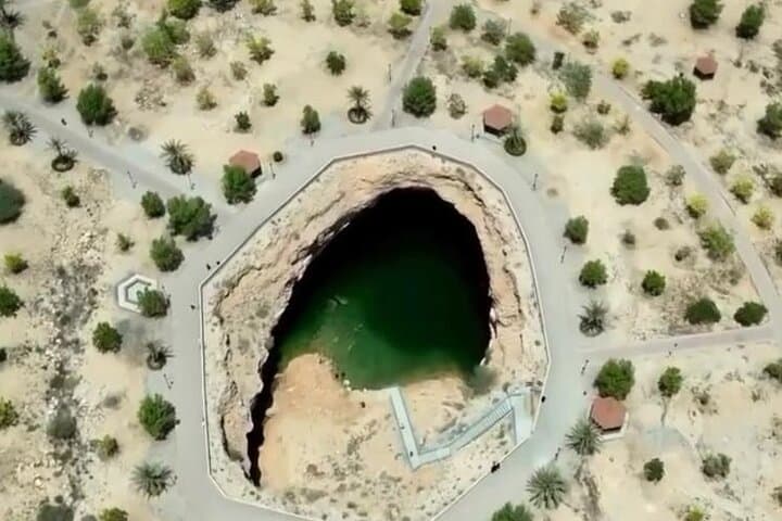 Muscat Day Trip: Wadi Mibam & Bimmah Sinkhole — Mountain Pools and Coastal Cliffs photo 3