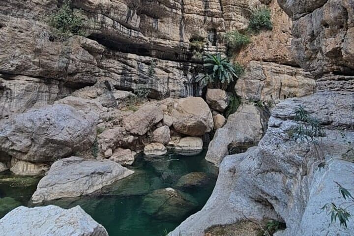 Muscat Day Trip: Wadi Mibam & Bimmah Sinkhole — Mountain Pools and Coastal Cliffs photo 5