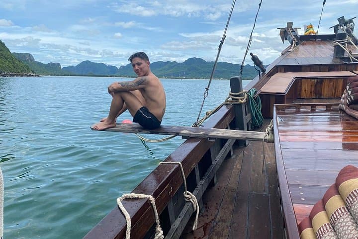 Sam Roi Yot & Dolphin Bay Pirate Boat Cruise from Hua Hin photo 2
