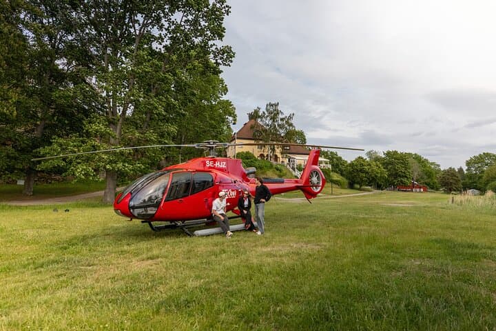 Helicopter Tour Over Stockholm Archipelago with Lunch on Grinda photo 6