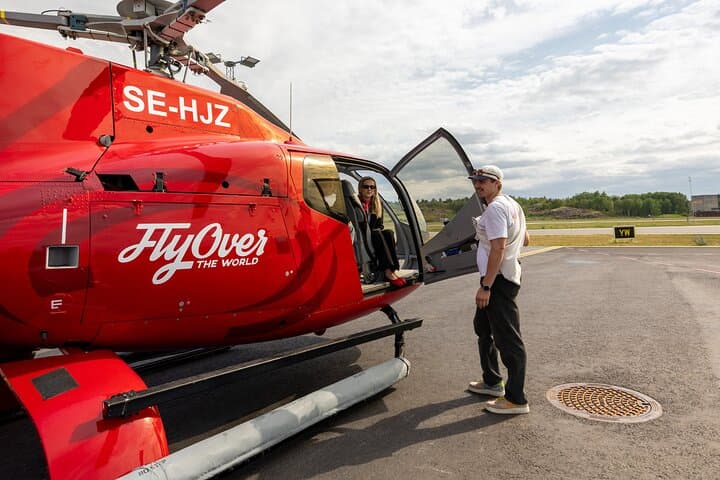 Helicopter Tour Over Stockholm Archipelago with Lunch on Grinda photo 2