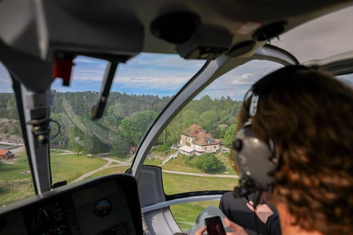 Helicopter Tour Over Stockholm Archipelago with Lunch on Grinda photo 5