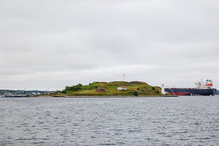 Halifax Harbourfront Food Walking Tour: Oysters, Chowder & Lobster Rolls photo 5