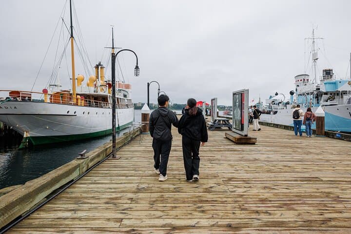 Halifax Harbourfront Food Walking Tour: Oysters, Chowder & Lobster Rolls