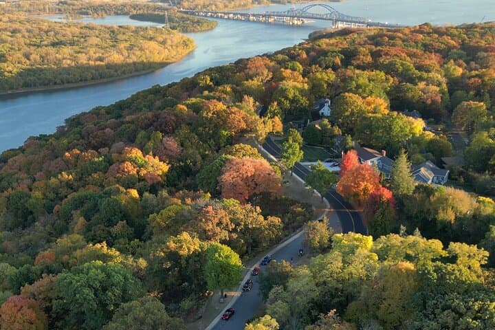 Grandview Drive Pedicab Tour — Scenic Illinois River Bluff Ride photo 5