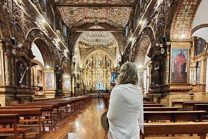 Explore Quito’s Historic Center: Guided Walking Tour of Plaza Grande and La Compañía