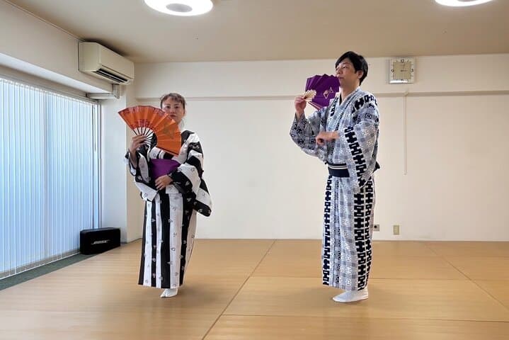 Traditional Japanese Dance and Matcha Workshop near Shinjuku — Yukata Experience in Seijo Gakuenmae photo 4