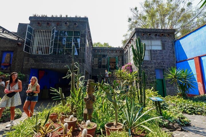 Self-Guided Coyoacán Walk with Frida Kahlo Museum Ticket