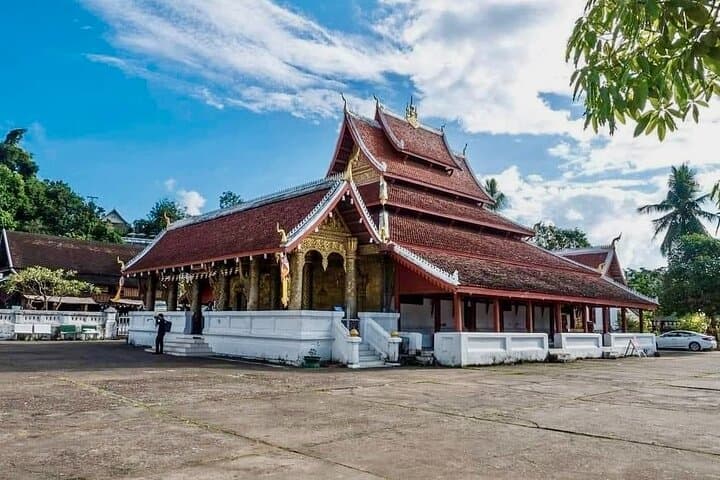Classic Luang Prabang Day Tour: Temples, Kuang Si Falls & Phousi Hill photo 4