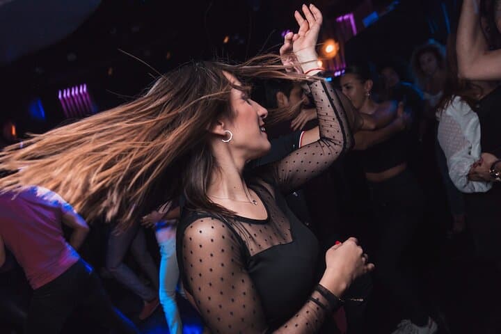 Salsa in Lisbon: Latin Dance Lovers Social Class and Night Out photo 2