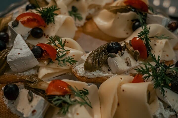 Bottomless Brunch by the Charles Bridge: Prosecco, Pastries & Prague Art photo 6