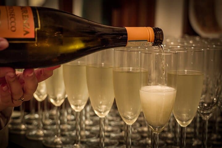 Bottomless Brunch by the Charles Bridge: Prosecco, Pastries & Prague Art