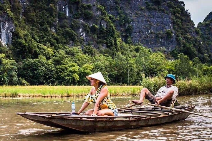 Ninh Binh Deluxe Day Tour: Hoa Lu, Tam Coc Sampan & Mua Cave Viewpoint