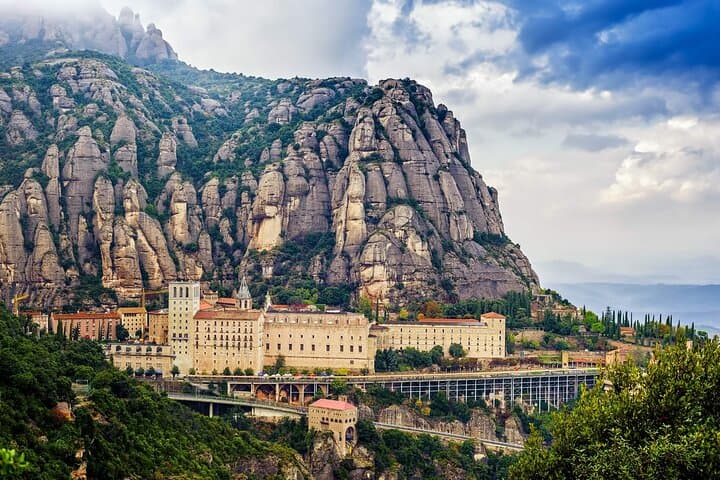 Montserrat Monastery Classic One-Day Tour from Barcelona: History, Trails & Tips