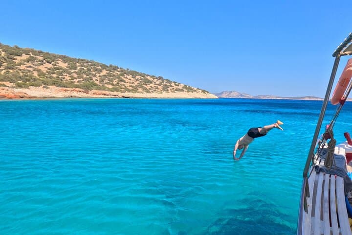 Private Short Boat Trip to Rina's Cave — Naxos South Coast Cruise photo 3