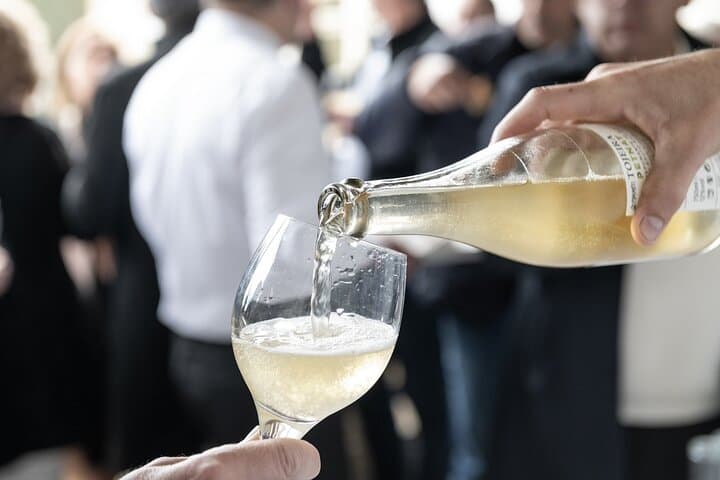 Green Wine Jeep Tour: 4x4 Vineyard Experience and Tasting in Northern Portugal